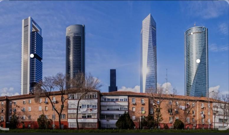 Chamartin De Frente A 4 Torres Madrid Exterior photo